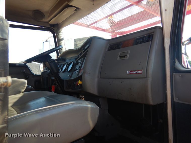 image for item KI9237 2005 Kenworth T300  bucket truck