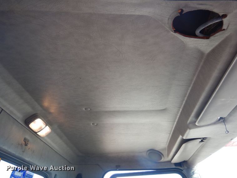 image for item KI9237 2005 Kenworth T300  bucket truck