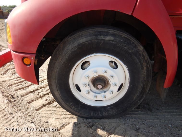 image for item KI9237 2005 Kenworth T300  bucket truck