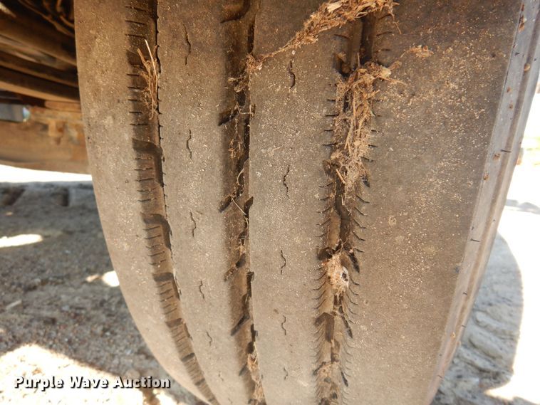 image for item KI9237 2005 Kenworth T300  bucket truck