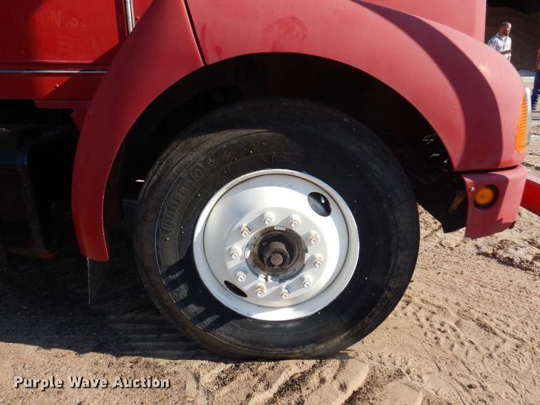 image for item KI9237 2005 Kenworth T300  bucket truck