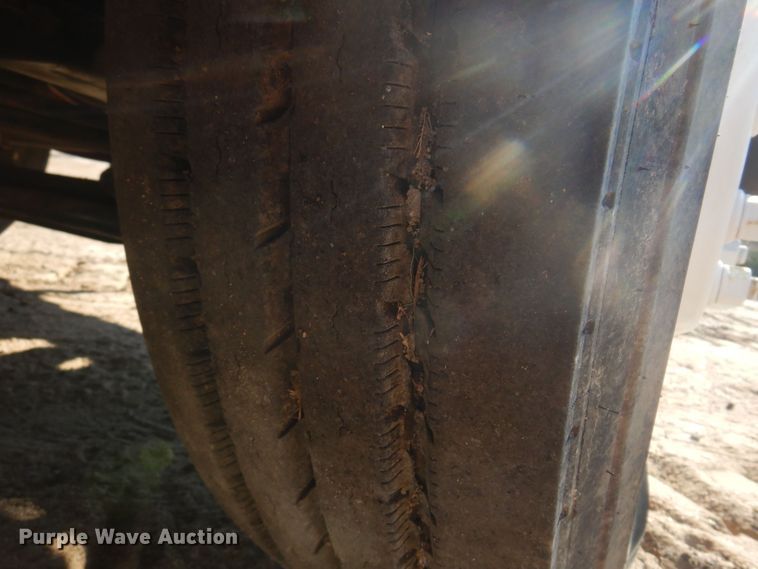 image for item KI9237 2005 Kenworth T300  bucket truck