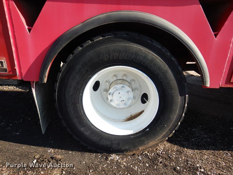 image for item KI9237 2005 Kenworth T300  bucket truck