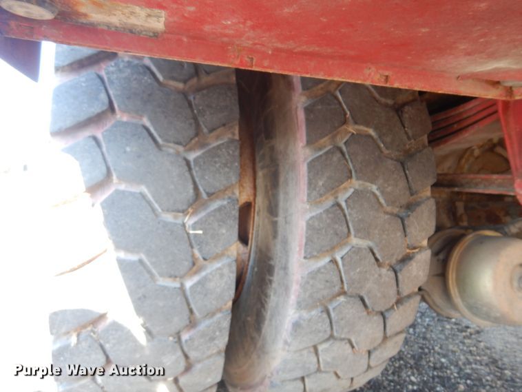 image for item KI9237 2005 Kenworth T300  bucket truck