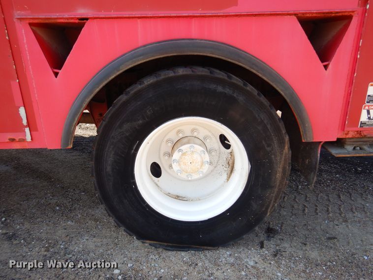 image for item KI9237 2005 Kenworth T300  bucket truck