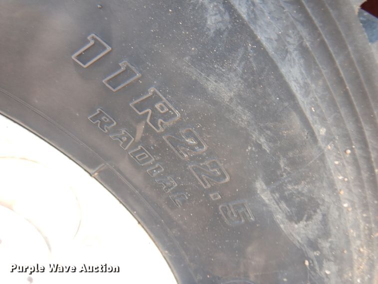 image for item KI9237 2005 Kenworth T300  bucket truck