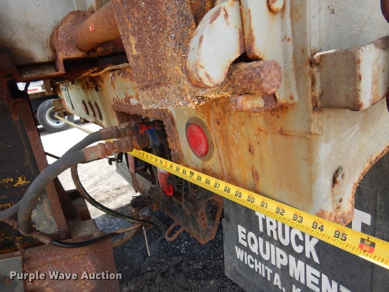 image for item KI9433 1991 International 4700  dump truck