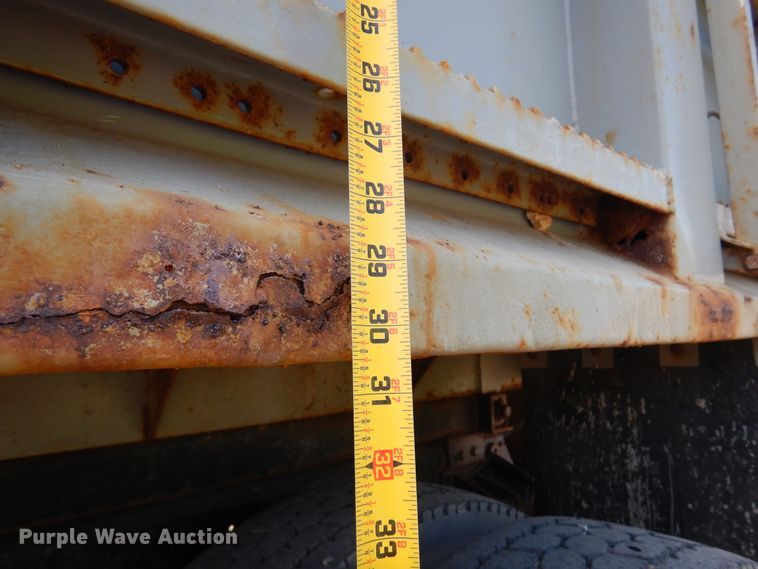 image for item KI9433 1991 International 4700  dump truck