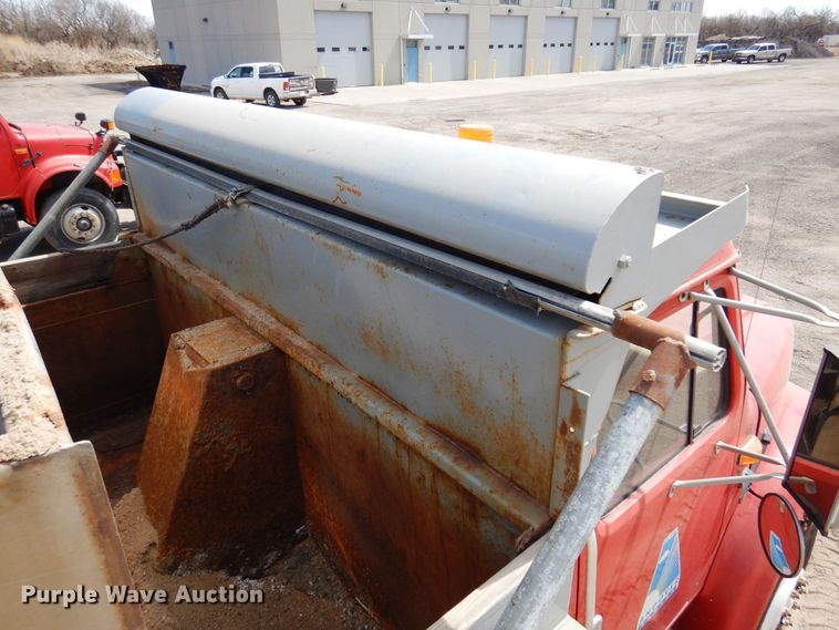 image for item KI9433 1991 International 4700  dump truck