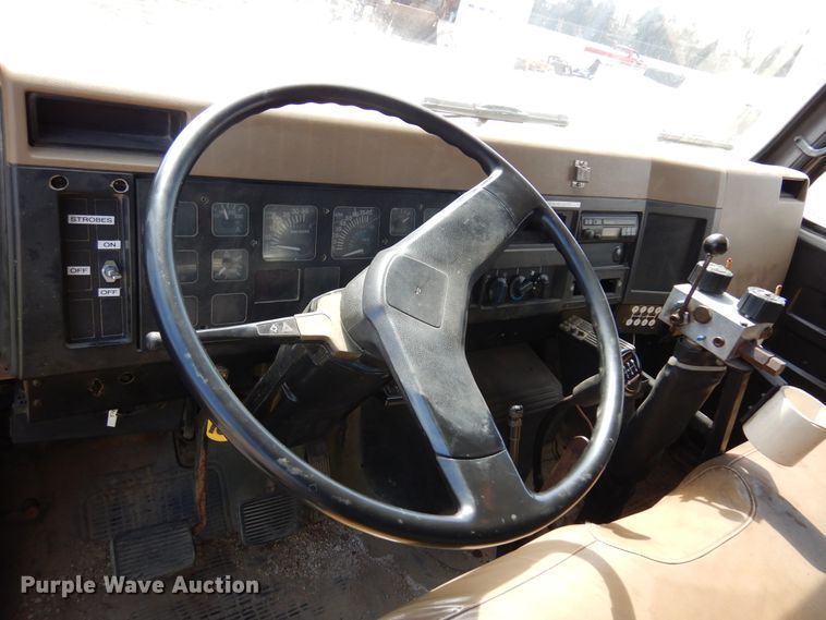 image for item KI9433 1991 International 4700  dump truck