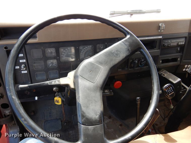 image for item KI9433 1991 International 4700  dump truck