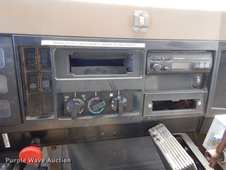 image for item KI9433 1991 International 4700  dump truck