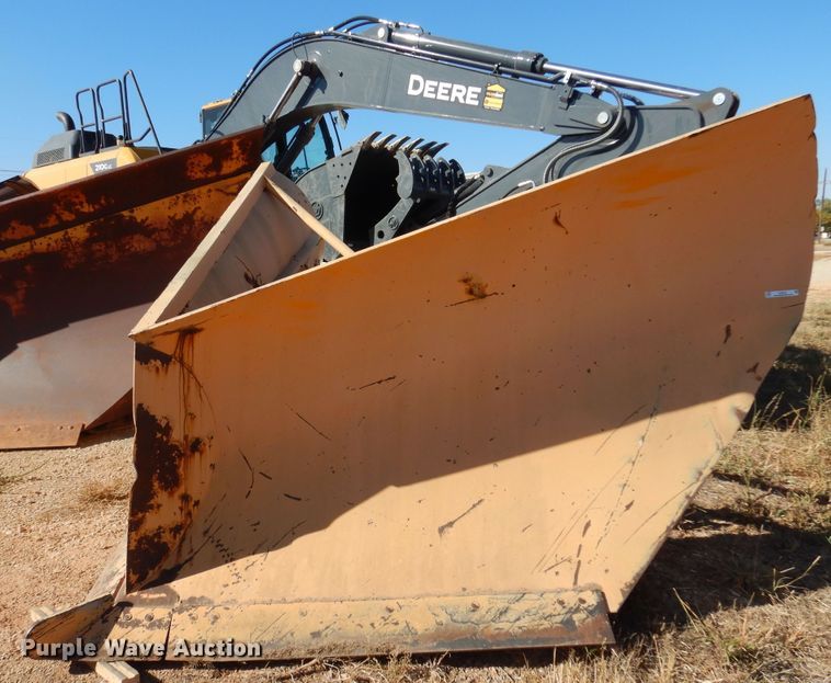 image for item KJ9151 Henke  12' W V-plow