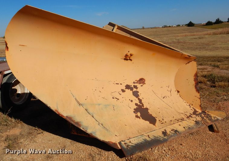 image for item KJ9151 Henke  12' W V-plow