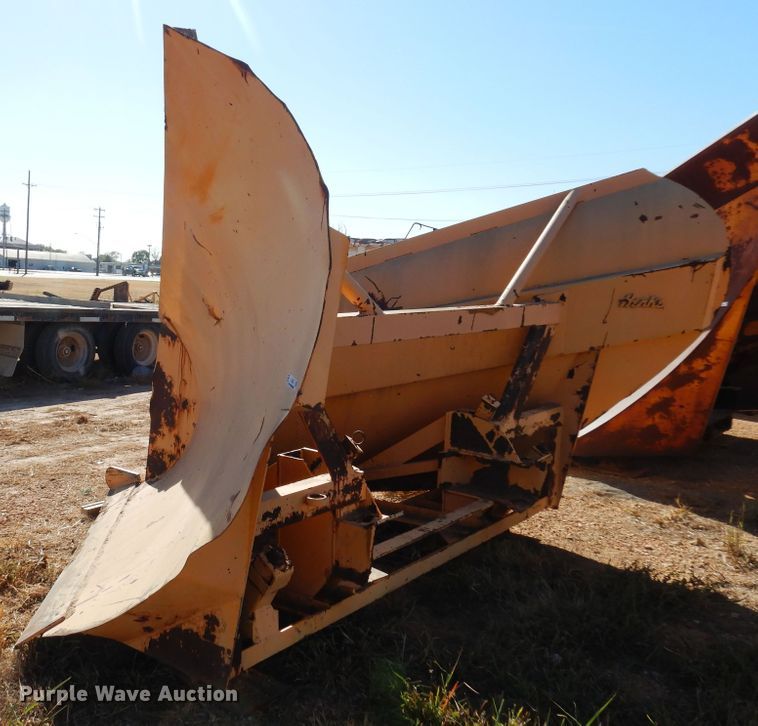 image for item KJ9151 Henke  12' W V-plow