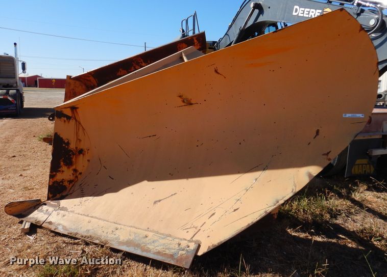 image for item KJ9151 Henke  12' W V-plow