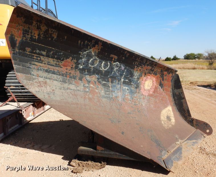 image for item KJ9153 12'W V-plow