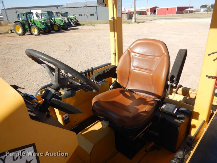 image for item KO9815 2001 John Deere 210LE  landscape tractor