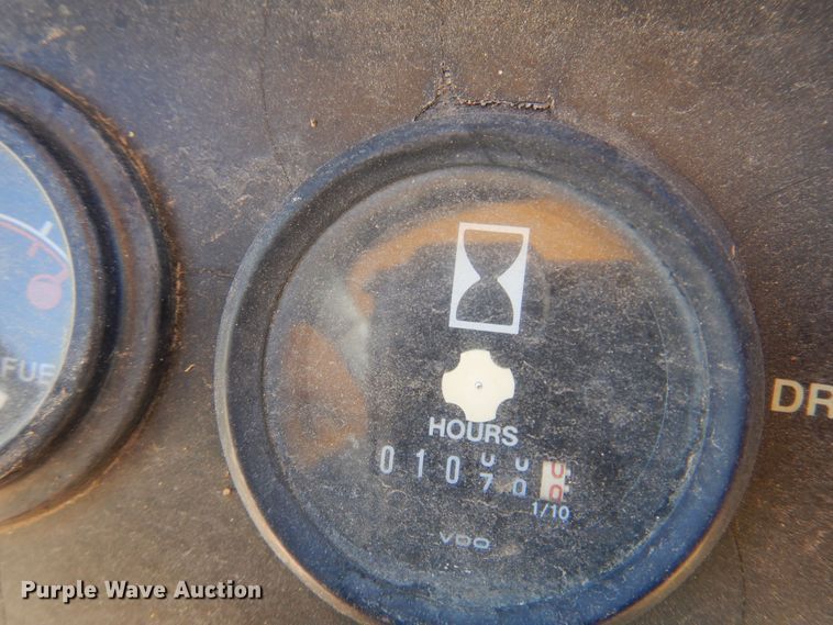 image for item KO9815 2001 John Deere 210LE  landscape tractor