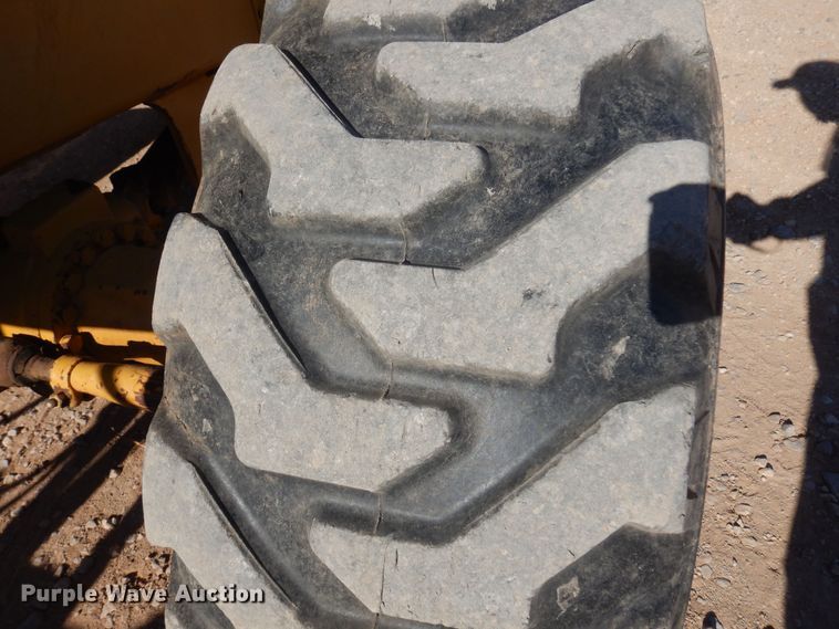 image for item KO9815 2001 John Deere 210LE  landscape tractor