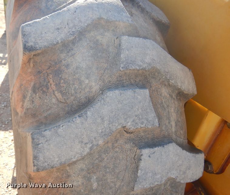 image for item KO9815 2001 John Deere 210LE  landscape tractor