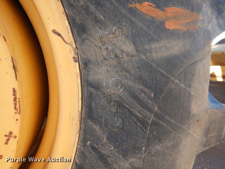 image for item KO9815 2001 John Deere 210LE  landscape tractor