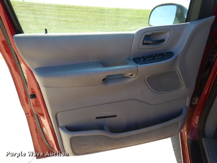 image for item KO9816 2003 Ford Windstar  van