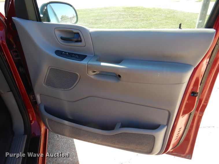 image for item KO9816 2003 Ford Windstar  van