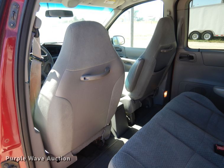 image for item KO9816 2003 Ford Windstar  van