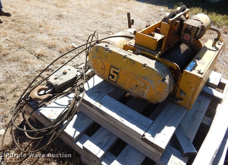 image for item KO9925 Detroit  hoist