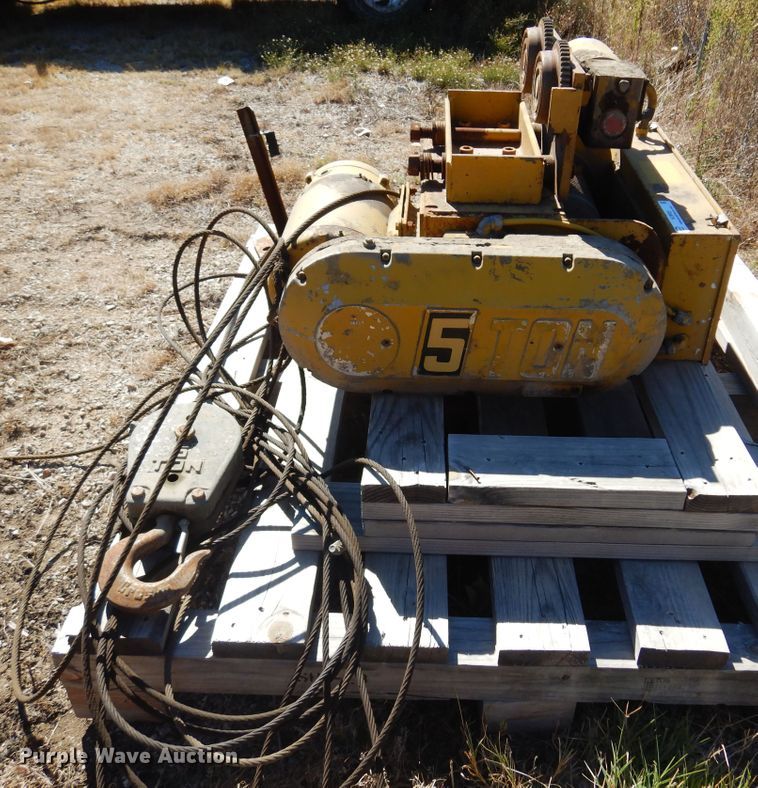 image for item KO9925 Detroit  hoist