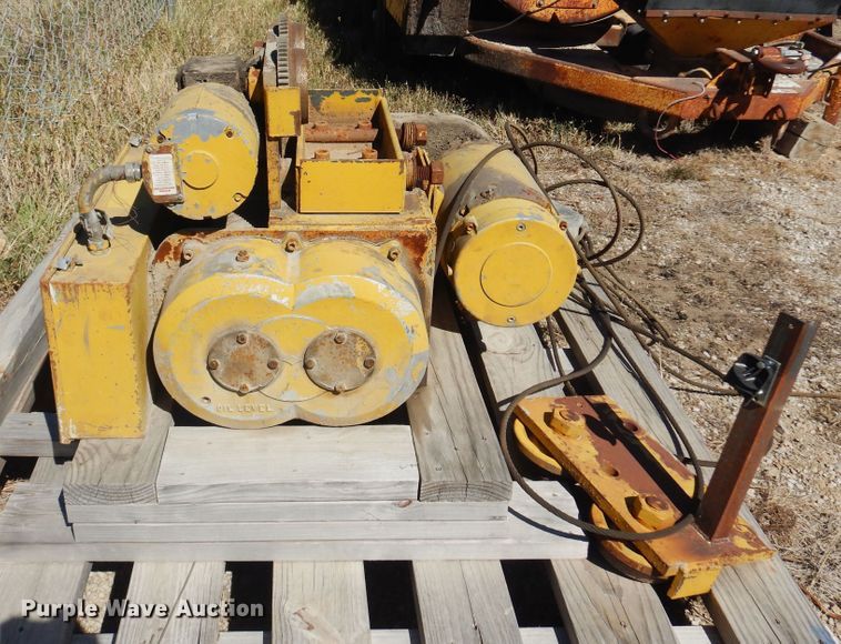 image for item KO9925 Detroit  hoist