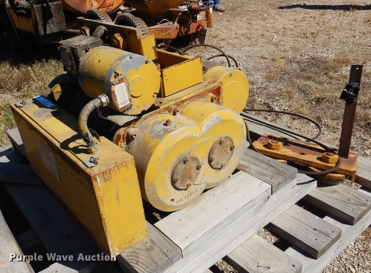 image for item KO9925 Detroit  hoist