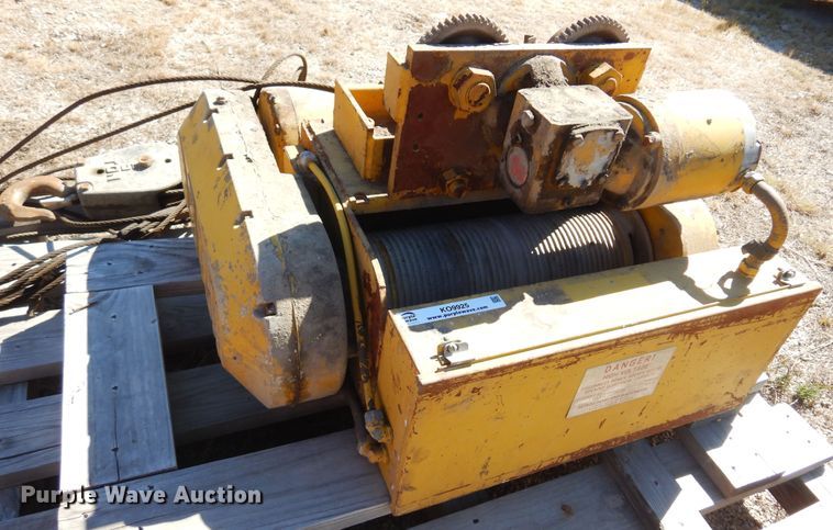 image for item KO9925 Detroit  hoist