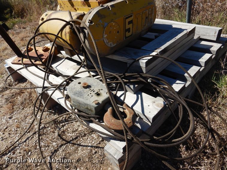 image for item KO9925 Detroit  hoist