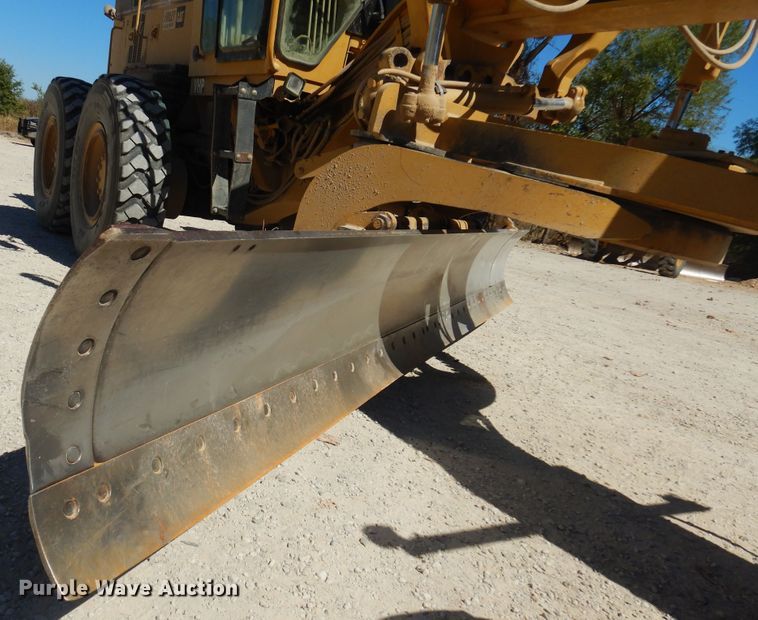 image for item KO9928 2004 Caterpillar 120H  motor grader