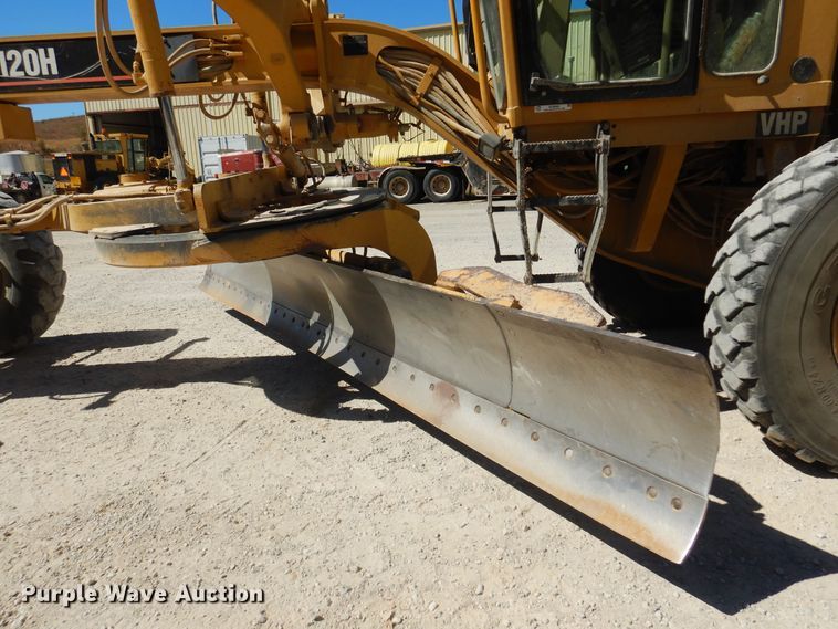 image for item KO9928 2004 Caterpillar 120H  motor grader