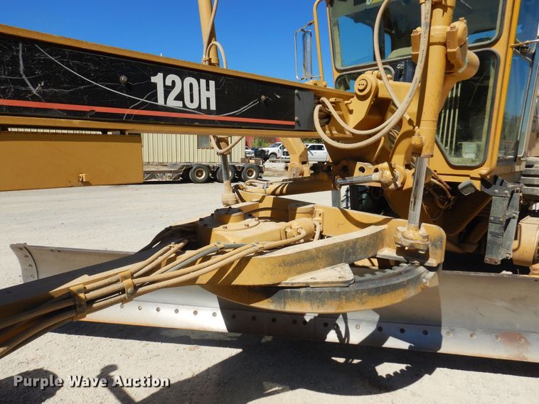 image for item KO9928 2004 Caterpillar 120H  motor grader