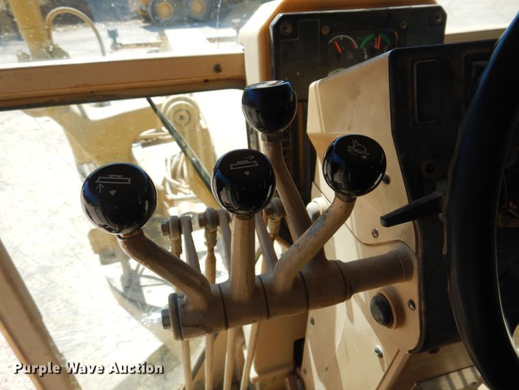 image for item KO9928 2004 Caterpillar 120H  motor grader