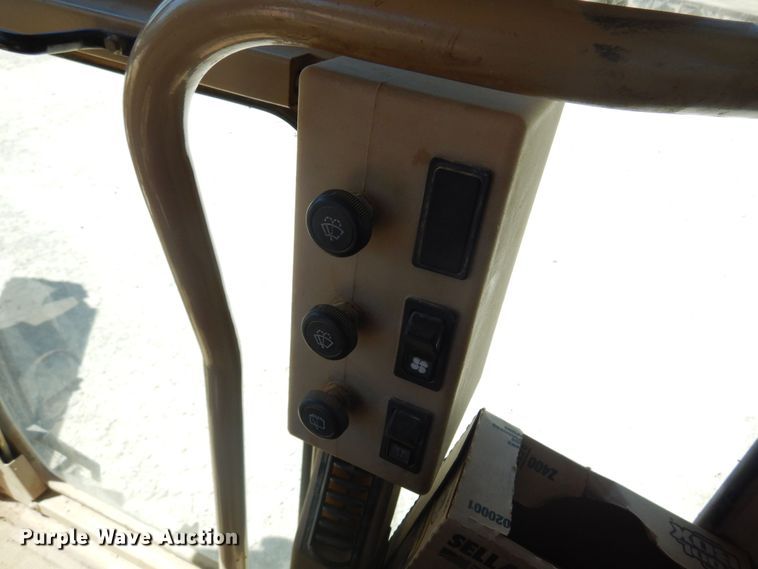 image for item KO9928 2004 Caterpillar 120H  motor grader