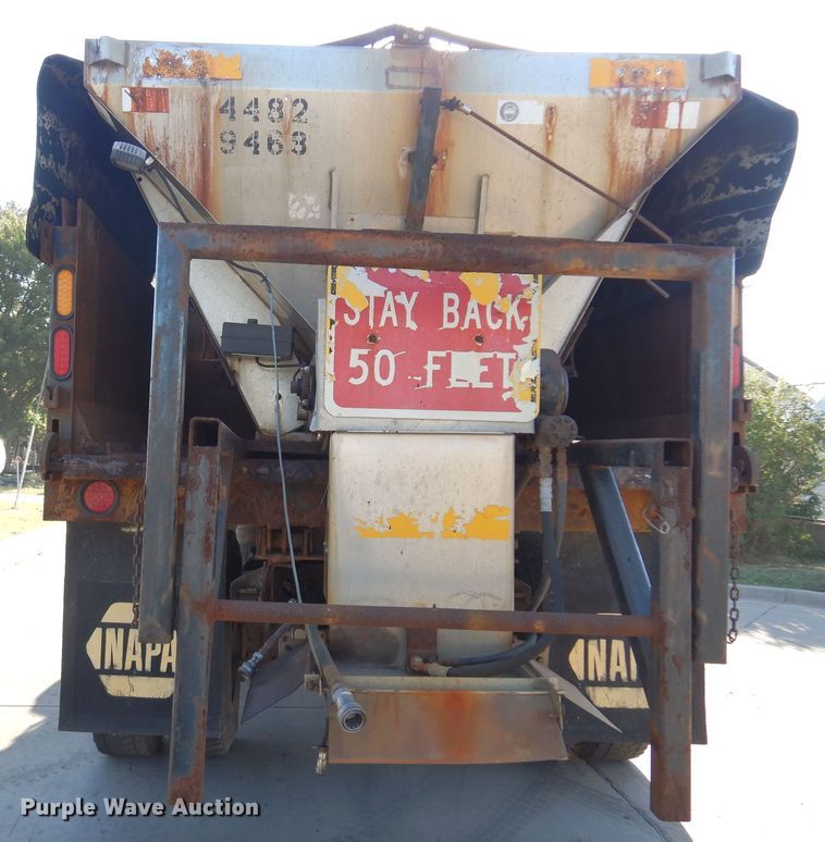 image for item KO9937 1995 International 4700  dump truck