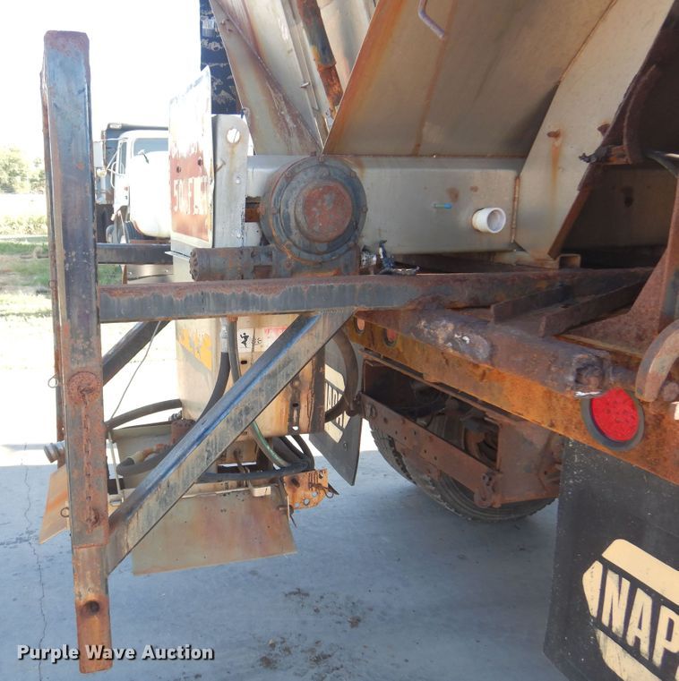 image for item KO9937 1995 International 4700  dump truck