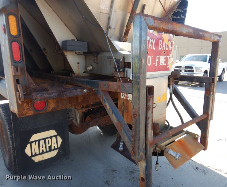 image for item KO9937 1995 International 4700  dump truck