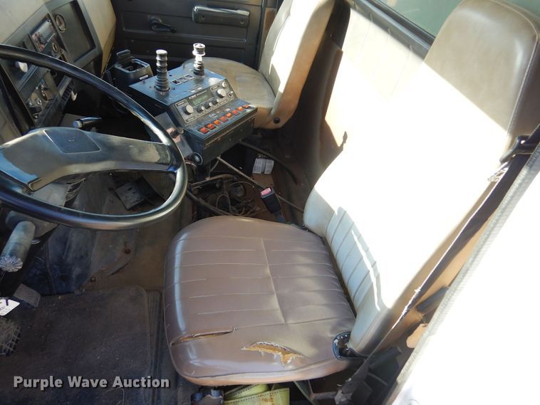 image for item KO9937 1995 International 4700  dump truck