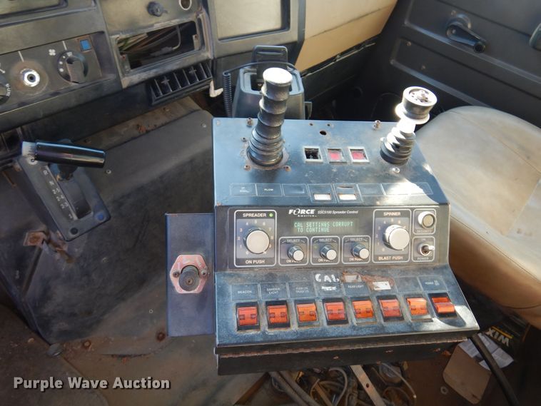 image for item KO9937 1995 International 4700  dump truck