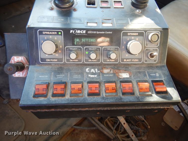 image for item KO9937 1995 International 4700  dump truck