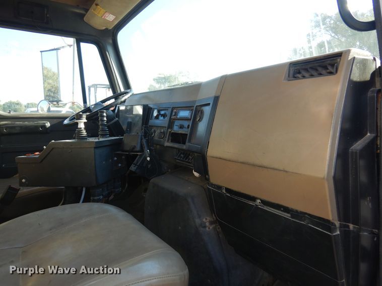 image for item KO9937 1995 International 4700  dump truck