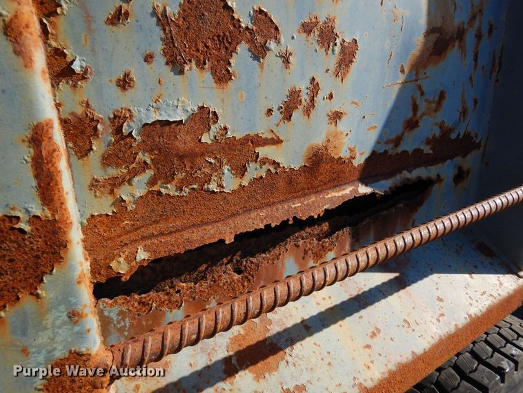 image for item KO9962 1991 International 4700  dump truck