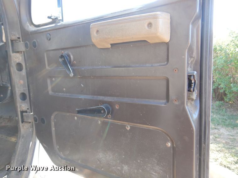 image for item KO9962 1991 International 4700  dump truck