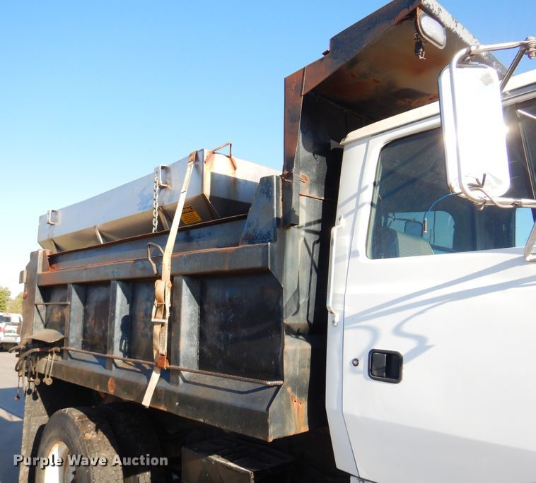 image for item KO9964 1995 Ford L8000  dump truck